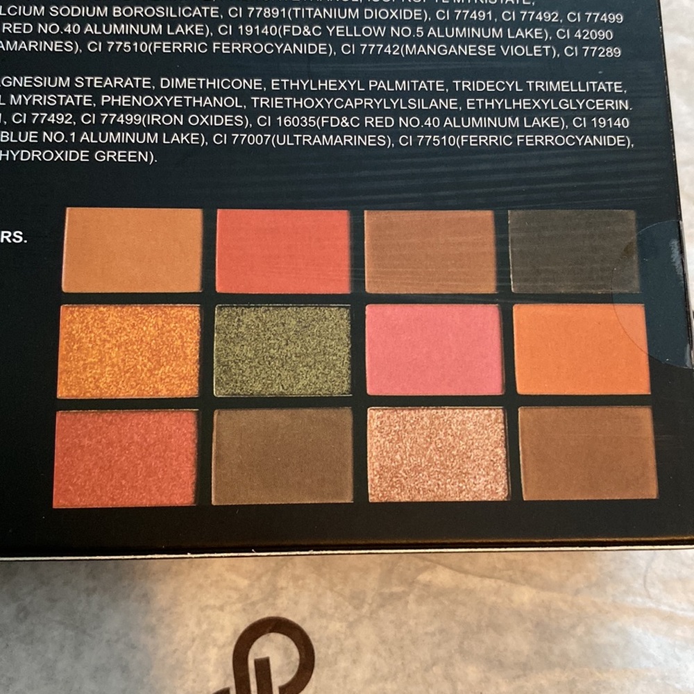 12 Color Eyeshadow Palette - Picture 3 of 4